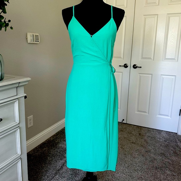 Nine West Dresses & Skirts - Nine West green wrap dress in small